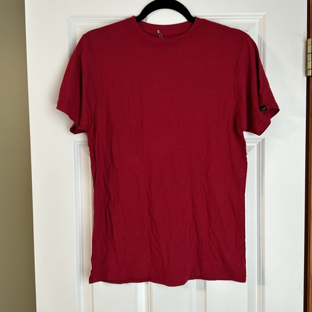 NWT Cariloha red crew t-shirt size small $34